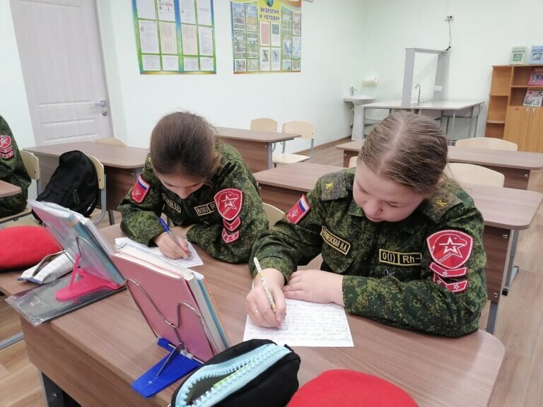    Школьники Красногвардейского района приняли участие в акции «Письмо солдату» Кристина Просвиркина
