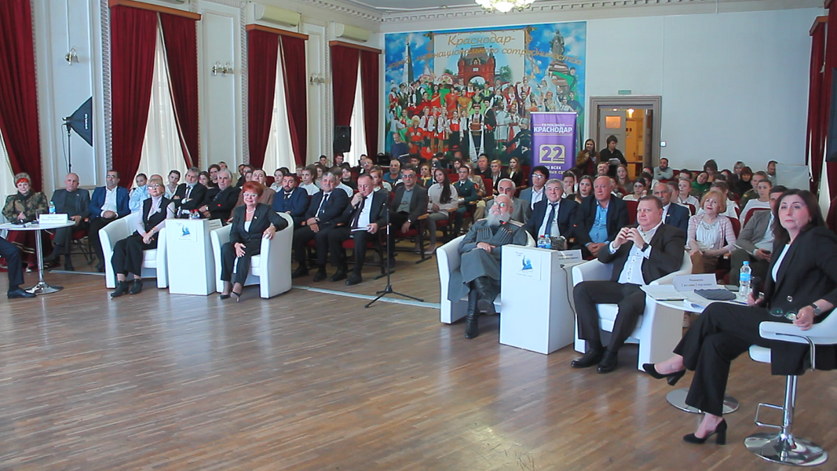    В Краснодаре провели телемост с Дагестаном в честь столетнего юбилея Расула Гамзатова. Фото: телеканал «Краснодар»