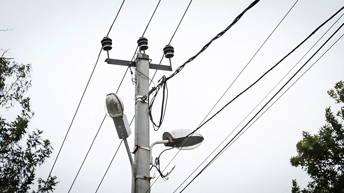     В Карелии местный житель был очень удивлен, получив счет на оплату услуг по присоединению своего участка к электросетям более чем на 18 млн рублей.