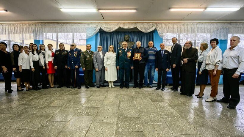    Открытие бюста генерал-лейтенанту Алексею Дмитриевичу Бесчастному во фряновской школе №25 имени И.А. Копылова © Пресс-служба администрации г.о. Щелково