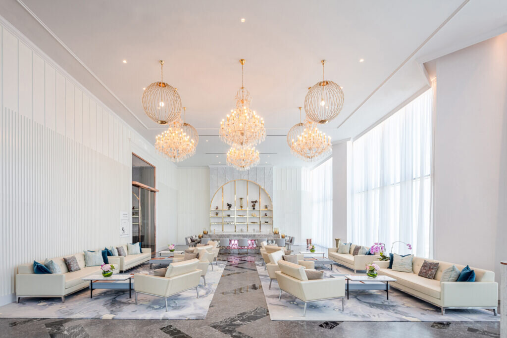 The Sky Lobby, SLS Dubai Hotel / фото https://www.sbidawards.com/wp-content/uploads/2021/07/bb206222df717ec13db25f55fe909b90861c835c-1024x683.jpg