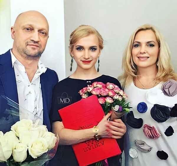 annaardova.ru (Полина Куценко с родителями)