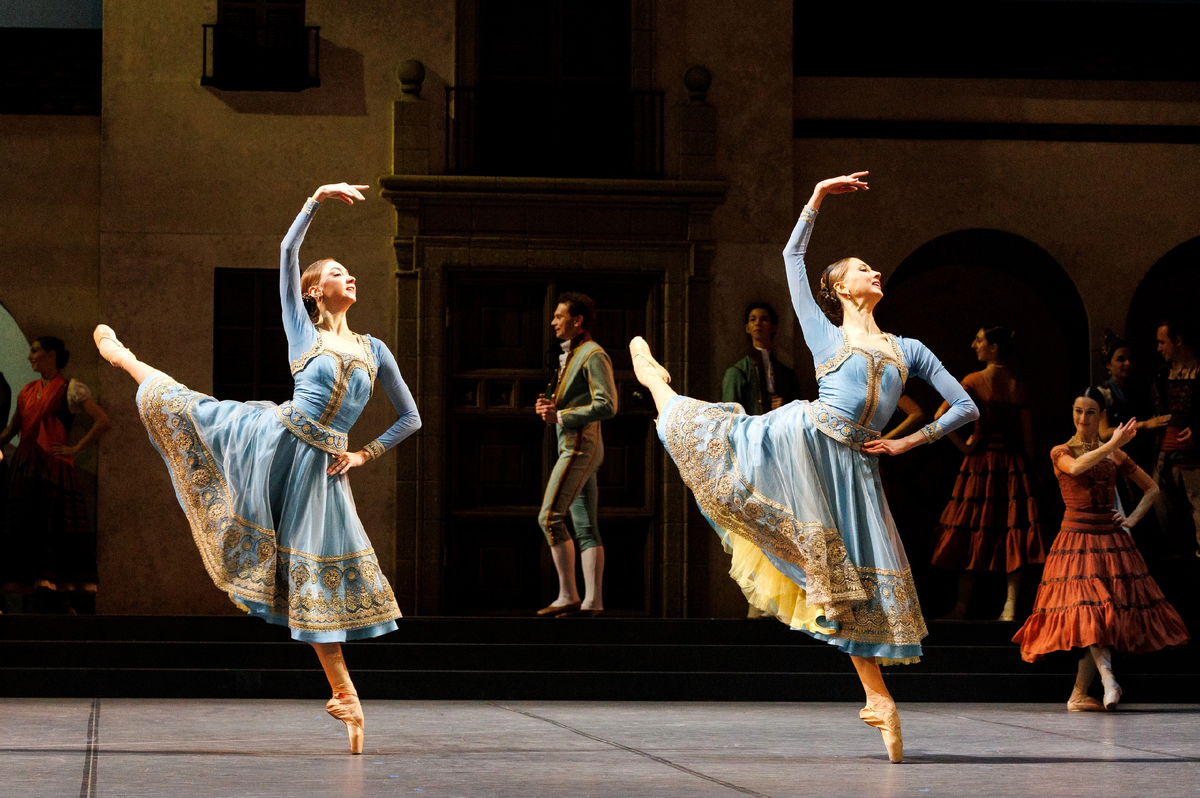 Сцена из балета «Идальго из Ла-Манчи» (фото с сайта Михайловского театра)