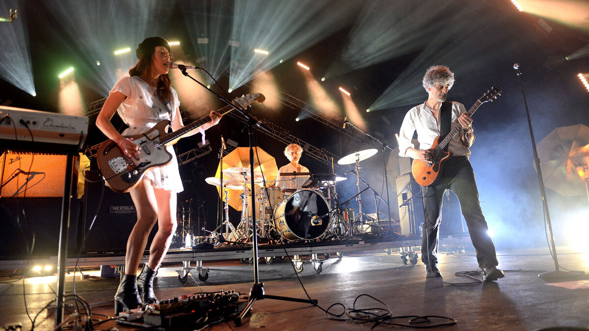 Blonde Redhead выступают на сцене во время FYF Fest, 23 июля 2017 года © Scott Dudelson/Contributor/Getty Images