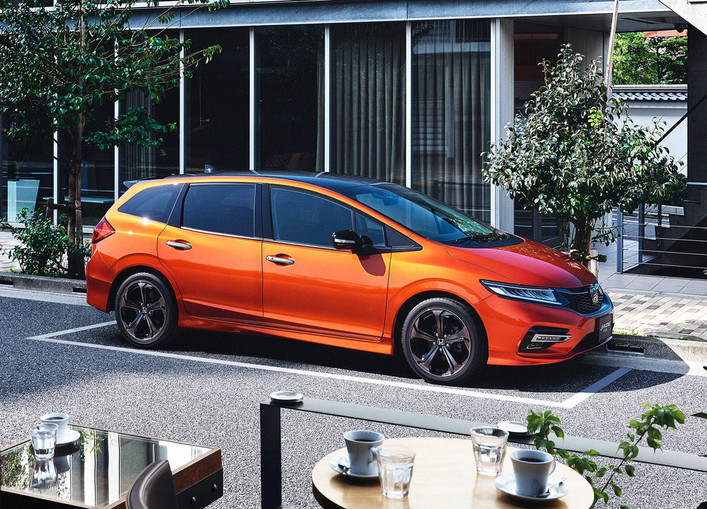 Хонда Джейд.