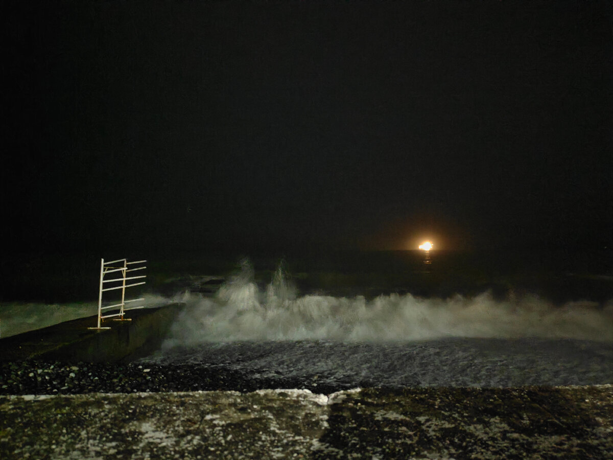 Ночное море в Адлере