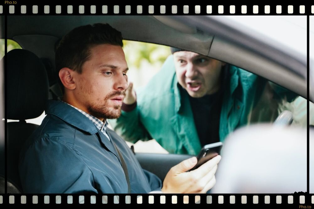 Кадр из сериала "Теория больших денег"