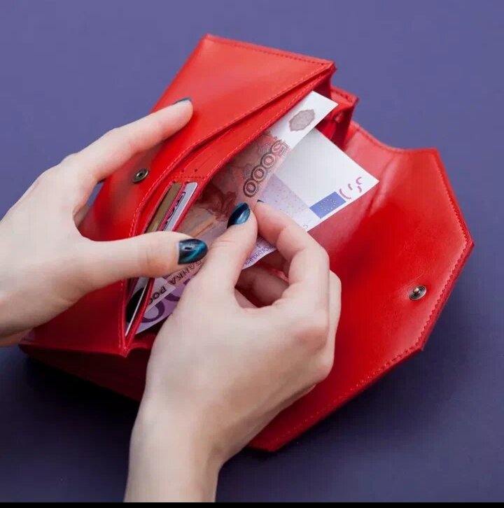 Почти каждому подростку хочется иметь хоть какие-то сбережения в кармане. Но для этого нужно иметь хоть какую-то подработку, хотя бы в интернете. И сегодня я вам с этим помогу! 