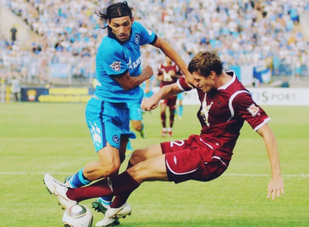 Александр Орехов (двукратный Чемпион России) ведет борьбу с Мигелом Данни