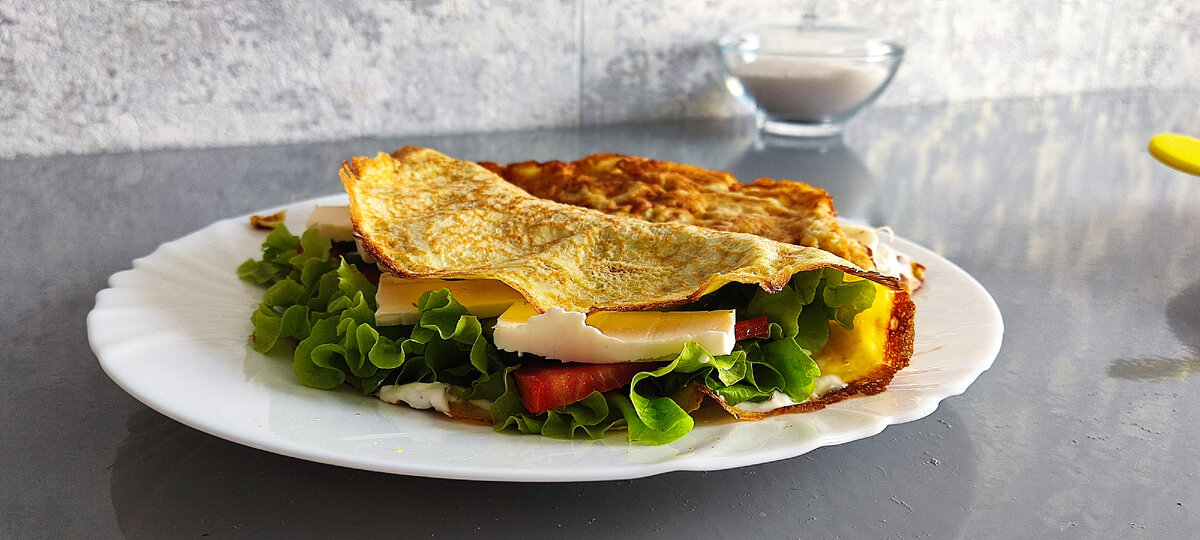 Омлет с овощами и сыром