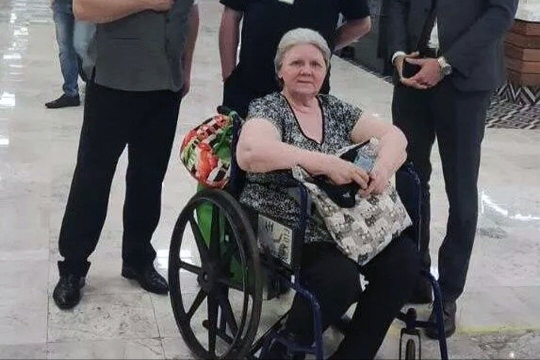 Инвалидов бросают