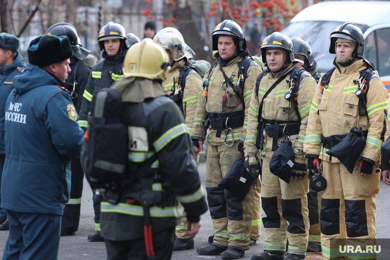    Руководитель МЧС ЯНАО вручил медали «За отличие в службе» I степени