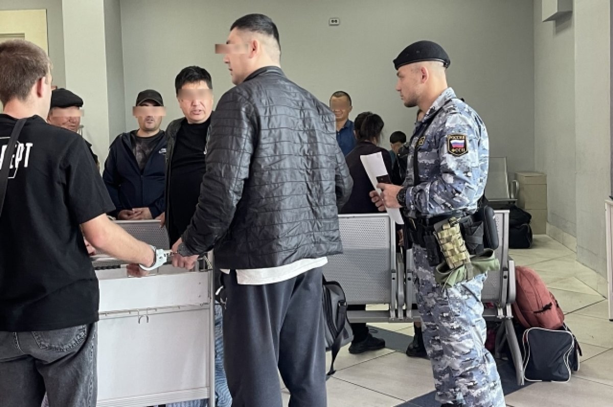    В Новосибирске мигранты высказались о запрете на работу в РФ