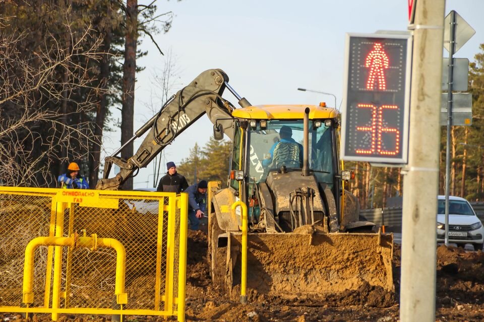 Строительство развязки на Змеиногорском тракте в Барнауле. Ноябрь 2023 года                      Фото: Виталий Барабаш