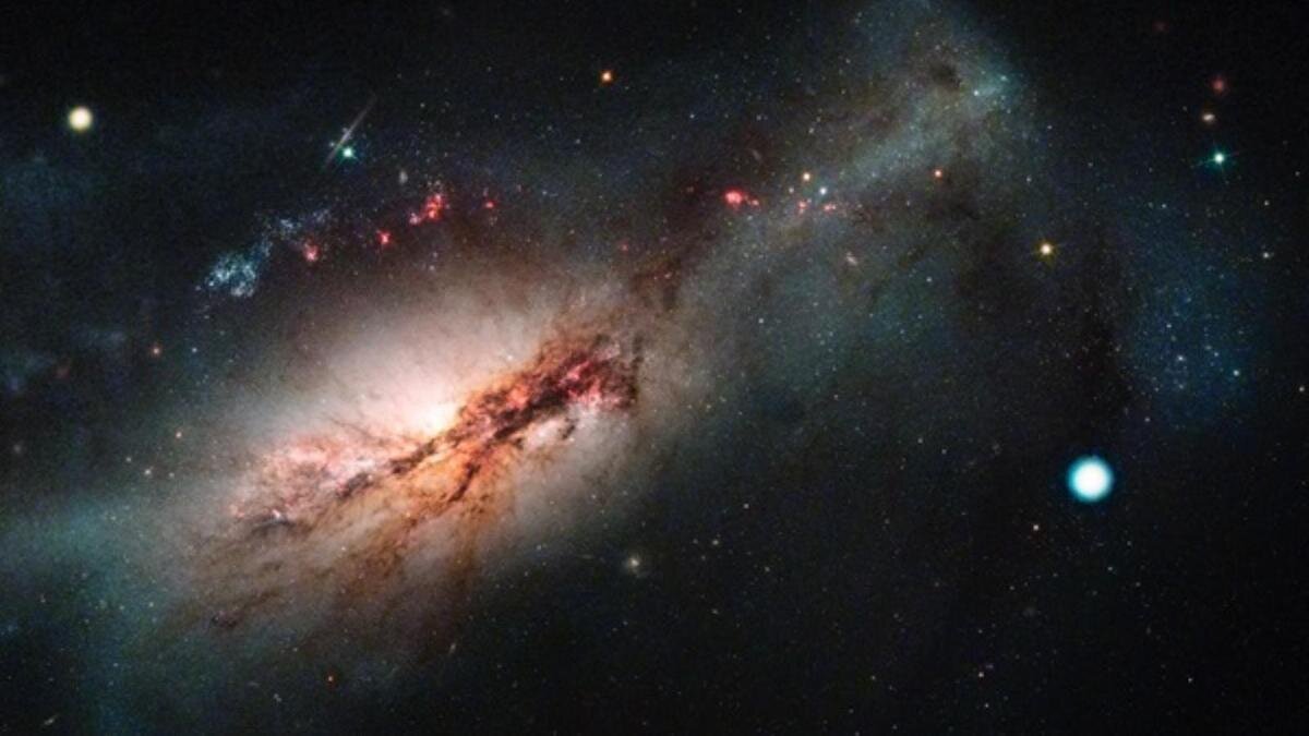    Сверхновая с захватом электронов:NASA/STScI/J. DePasquale and Las Cumbres Observatory