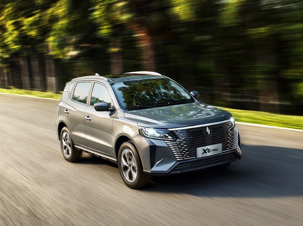 На фото: Кроссовер Livan X6 Pro