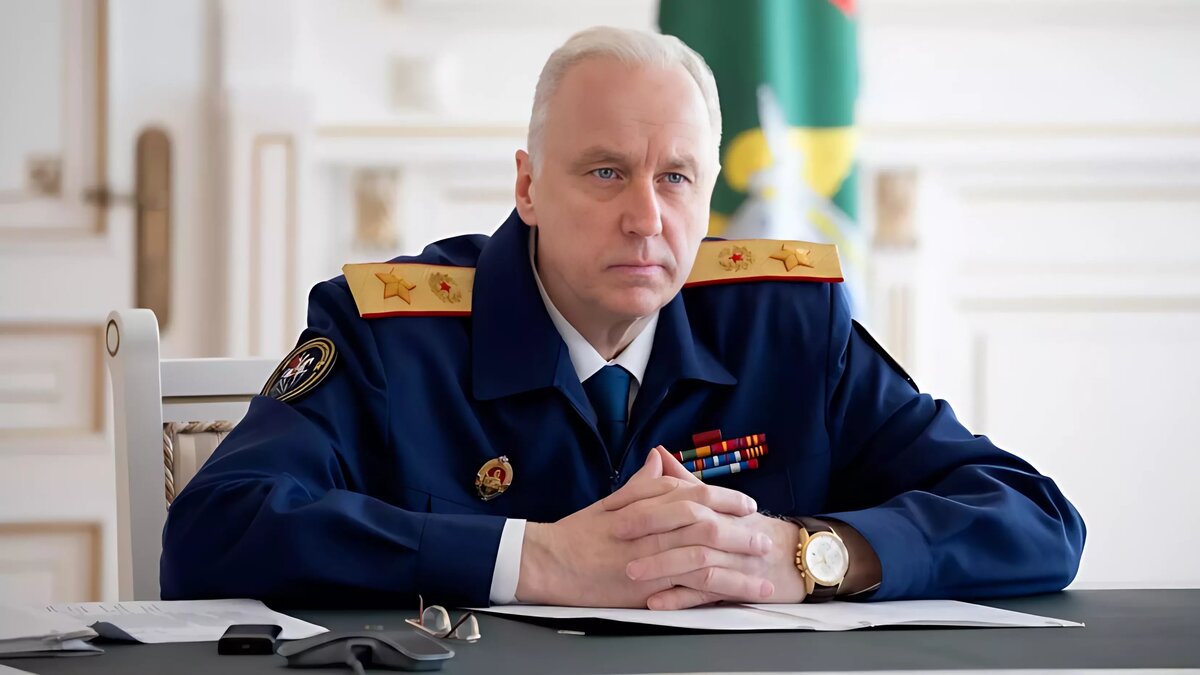     Ежедневно жители Татарстана сталкиваются с рядом проблем. Они пишут жалобы в мэрию, прокуратуру, следком и чуть ли не в «Спортлото». Но не все решается на региональным уровне. Для многих последней инстанцией становится глава следкома. О том, на что татарстанцы жаловались «наверх» — в материале.