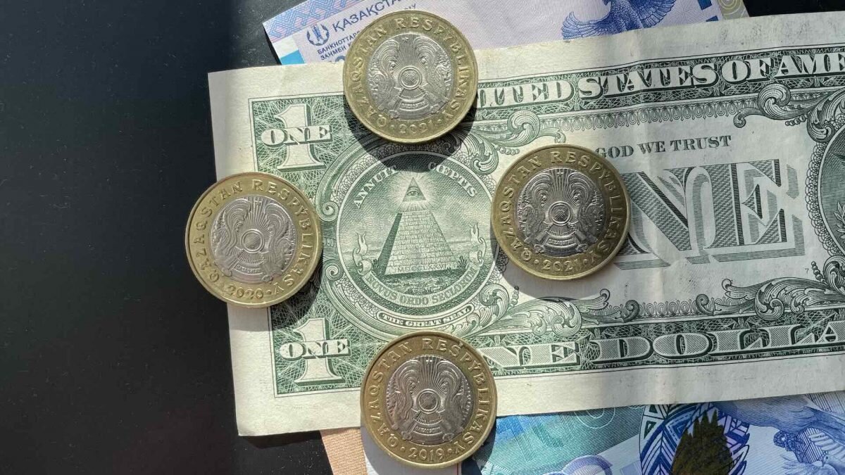 курс тенге. казахстан 100 тенге 2022 юнеско. знак почетный гражданин города хабаровска в 1983 г. 100 тенге 2021 казахстан. тенге в полный рост.