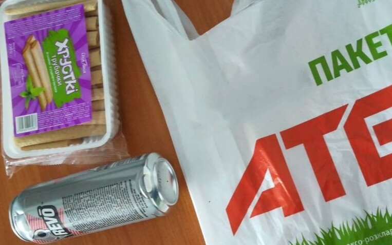 Еще лет 5 назад я покупал себе вредные вкусняшки и сладкую газировку. Но теперь я от такой нездоровой пищи ворочу нос!