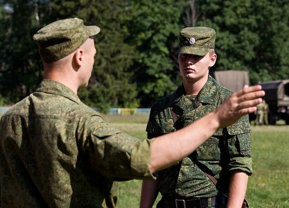 В современном обществе многим интересна иерархия у военных, структура подчинения чинов и их многообразие.-2