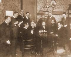  Шлехтер и Ласкер готовы к игре № 1. 