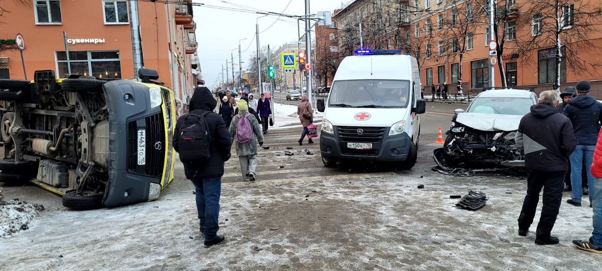    Стали известны подробности аварии с участием «скорой» в Петрозаводске Михаил Охлопков/ВК