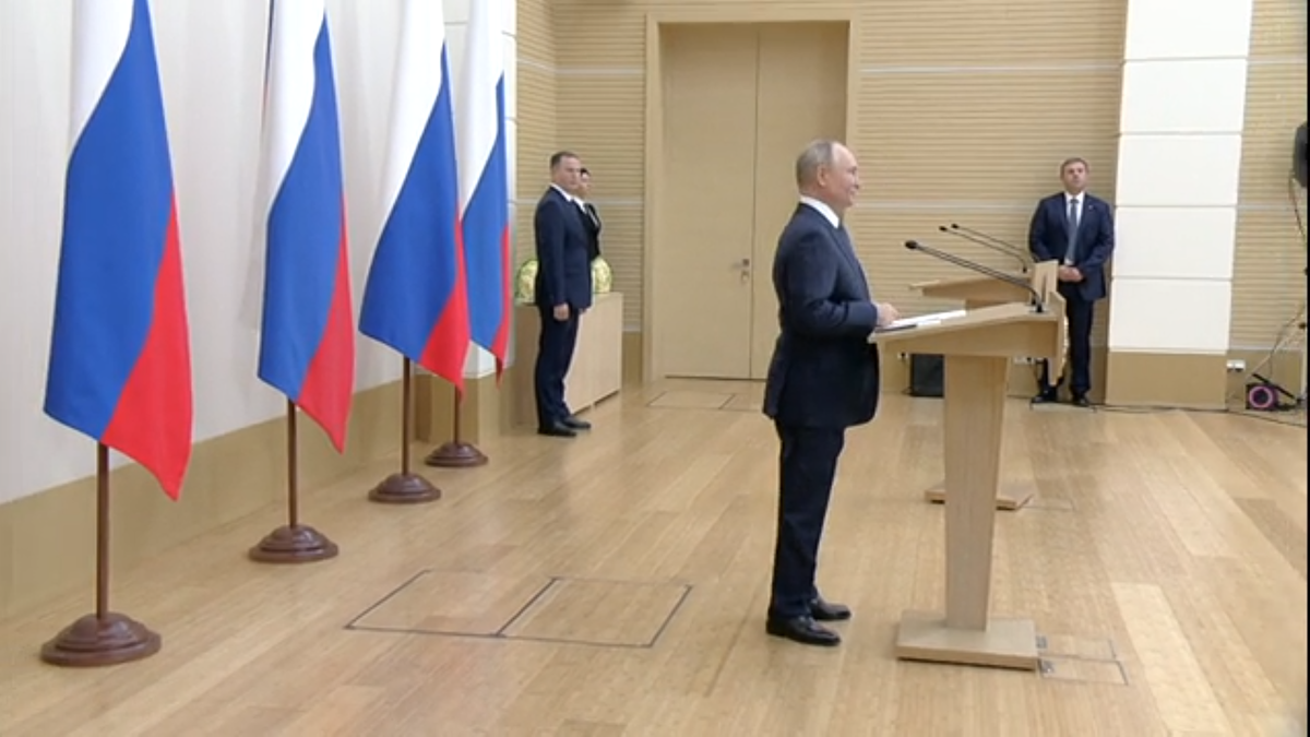 Кадр из телерепортажа о встрече. 