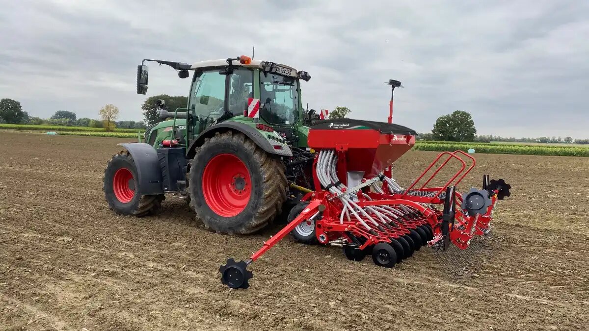 Фото: kvernelandgroup.com Сеялка Kverneland Satio 1060 с рабочей шириной захвата 6 метров в поле