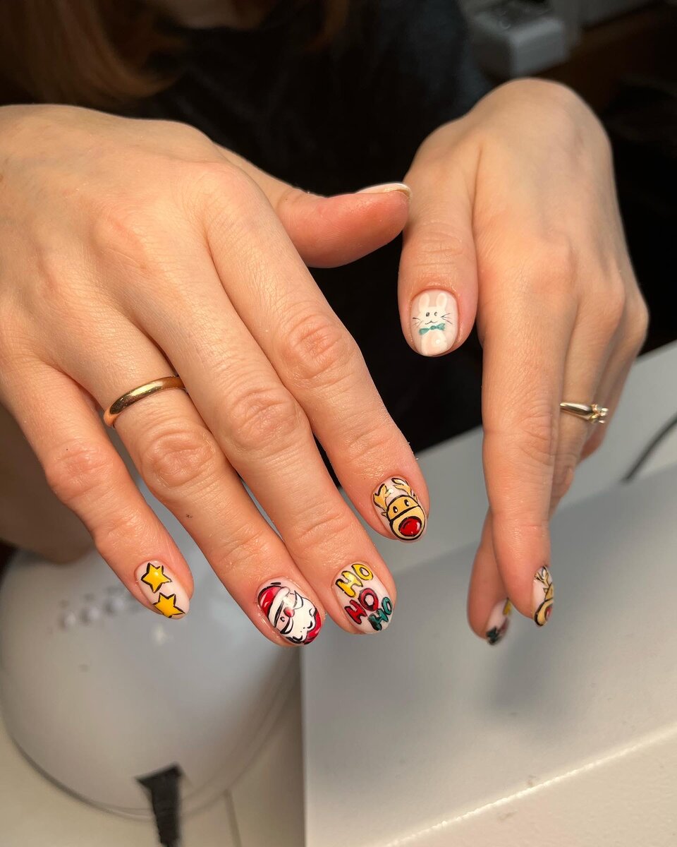 Новогодний маникюр с оленем и Санта Клаусом. 