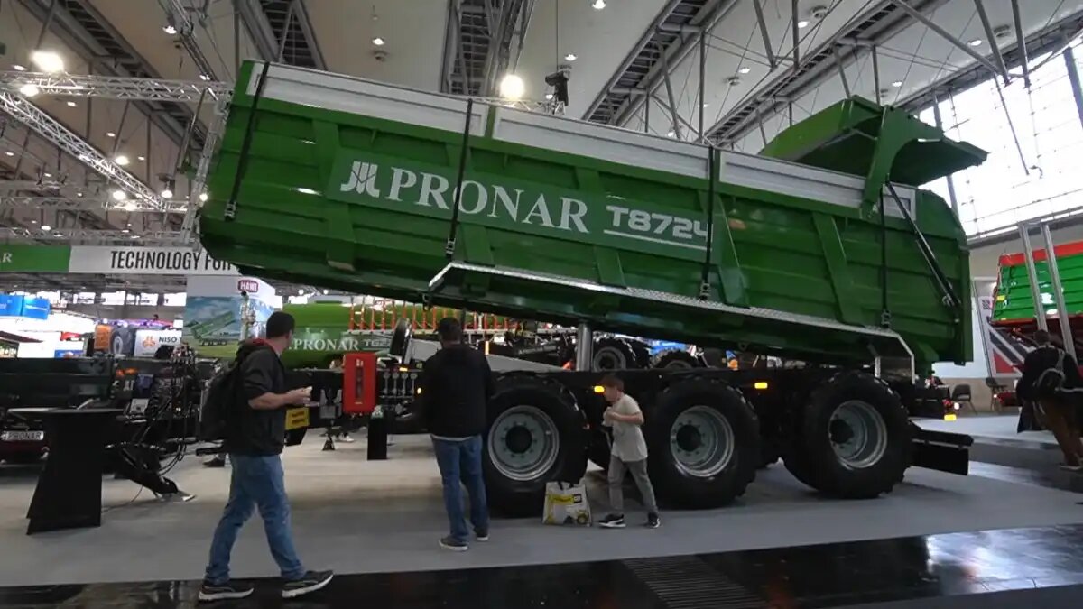 Pronar представил новый полуприцеп T8724 на Agritechnica 2023 | ГлавПахарь  | Дзен