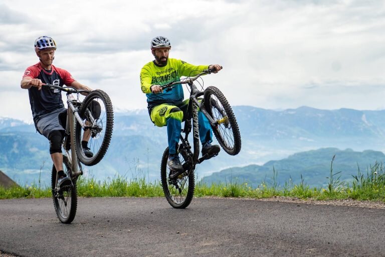 Фото с сайта https://2kls.ru/kak-nauchitsya-delat-villi-wheelie-na-velosipede/?ysclid=lp0v6wok8e8654841