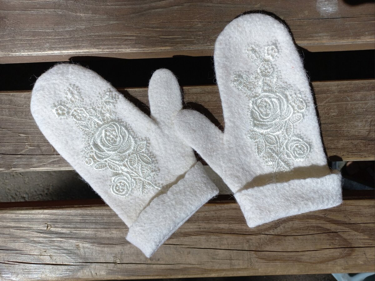 Валяные варежки. Автор Надежда Соловьева