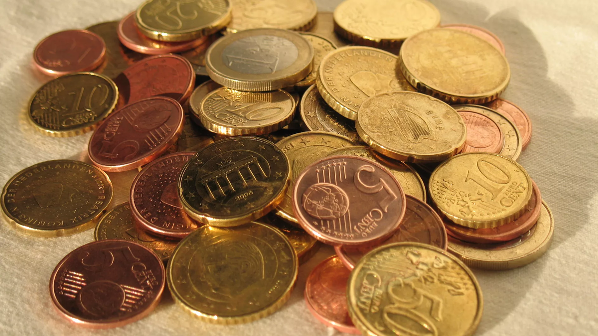 CC BY-SA 2.0 / 24oranges.nl / Euro coins