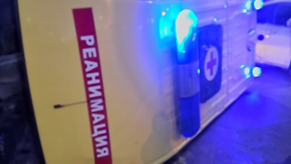     На месте происшествия работали пожарные, кадры с места аварии опубликовали в городском паблике.