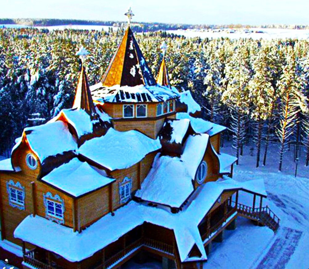 Вотчина Деда Мороза в Великом Устюге. Фото из интернета. Ссылка на источник: https://yandex.ru/images/search?img_url=https%3A%2F%2Fsun1-30.userapi.com