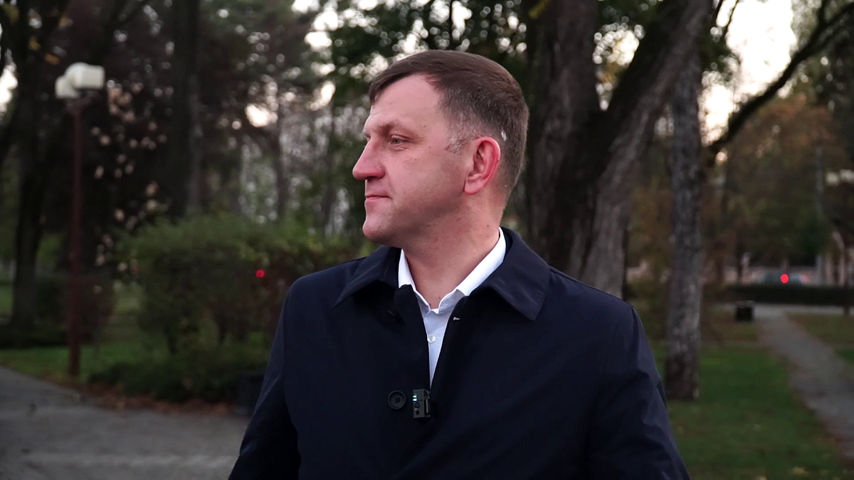    Евгений Наумов рассказал о знакомстве с женой Фото: Телеканал «Краснодар»