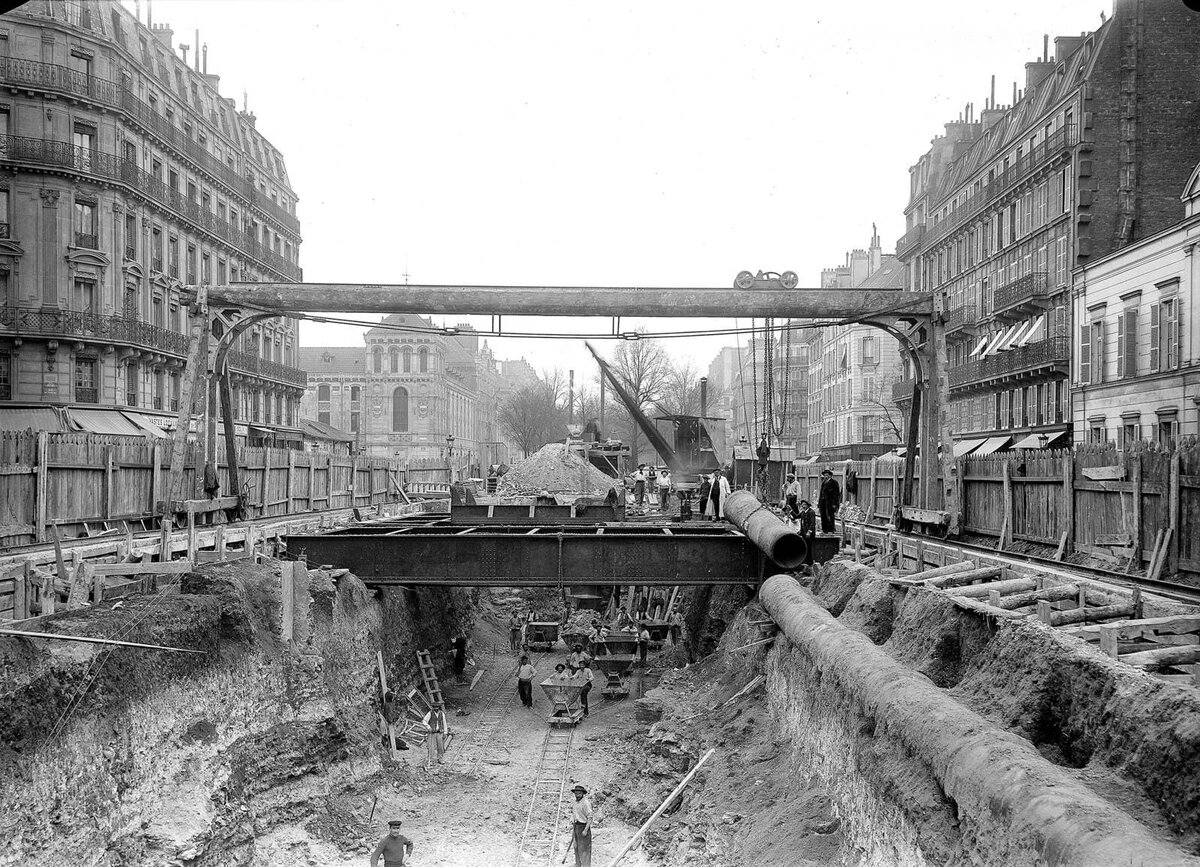 Без даты / Getty Images17 марта 1902 года, во время строительства станции метро на Виа Рома.