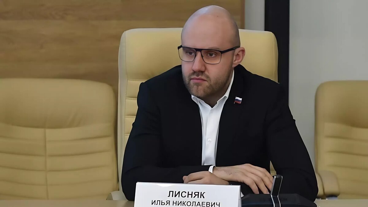    Илья Лисняк с апреля находится в розыске.