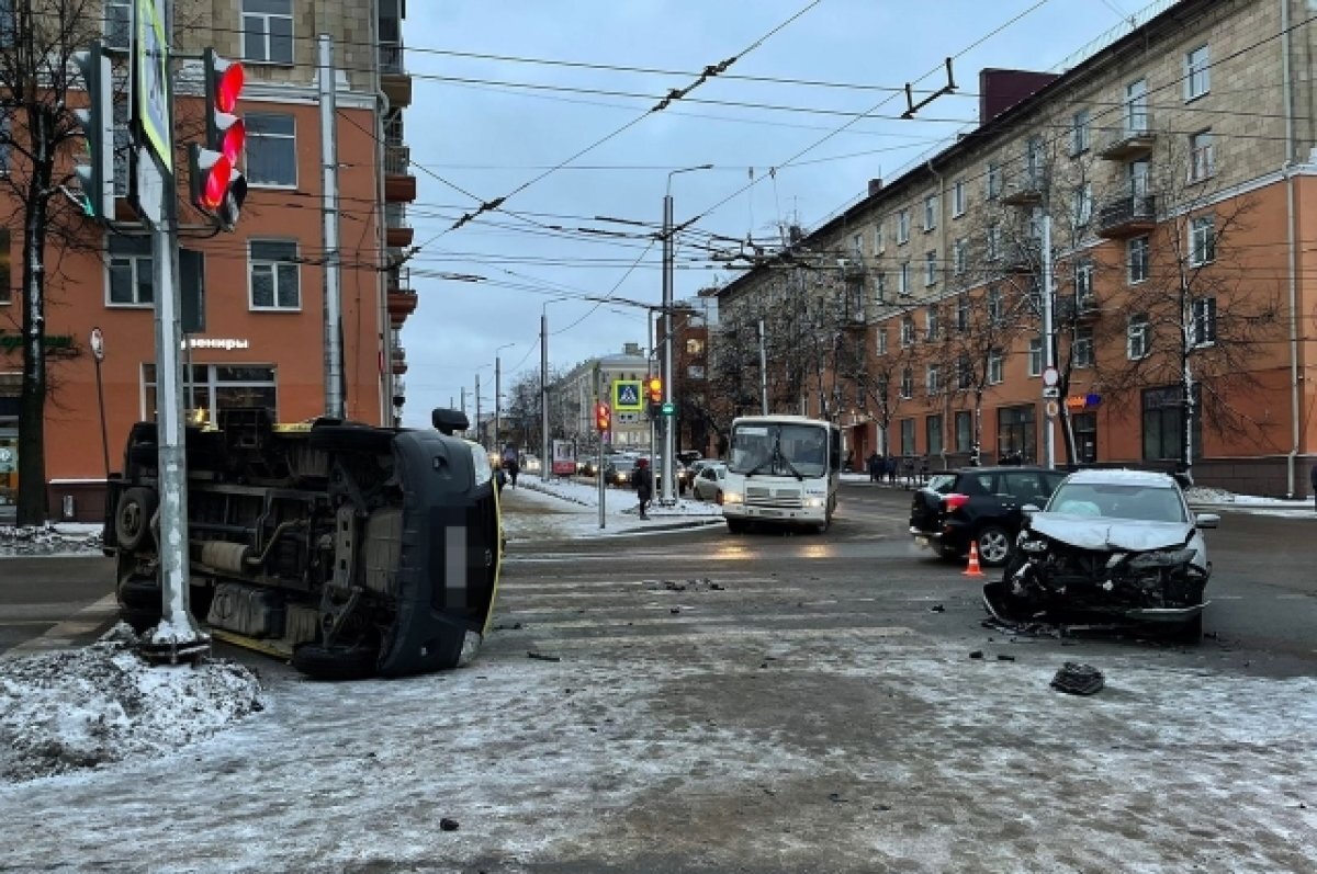    В Петрозаводске водитель иномарки врезался в скорую помощь