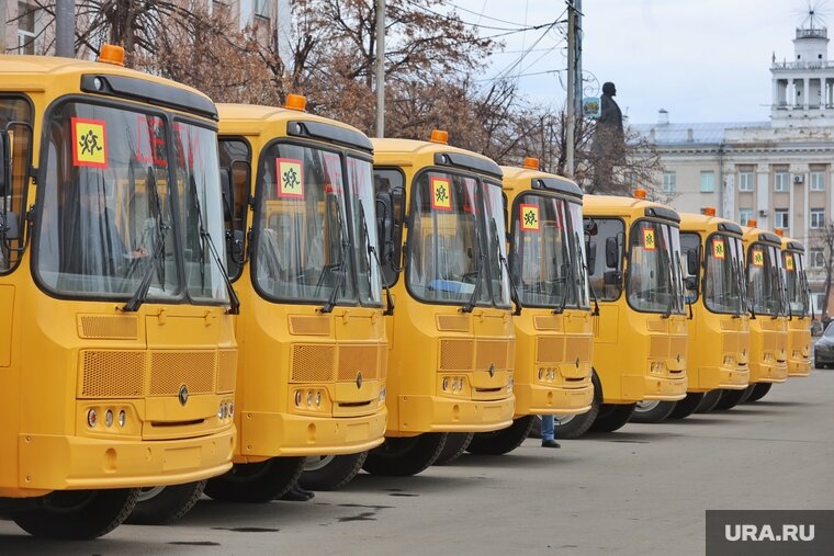    Школам Курганской области подарили более 30 новых автобусов