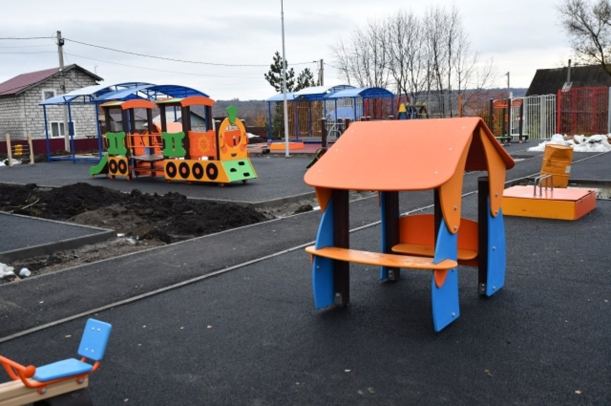    В настоящее время по нацпроекту строятся 5 детских садов, всего до конца 2025 года планируется возвести 10 учреждений для дошкольников.