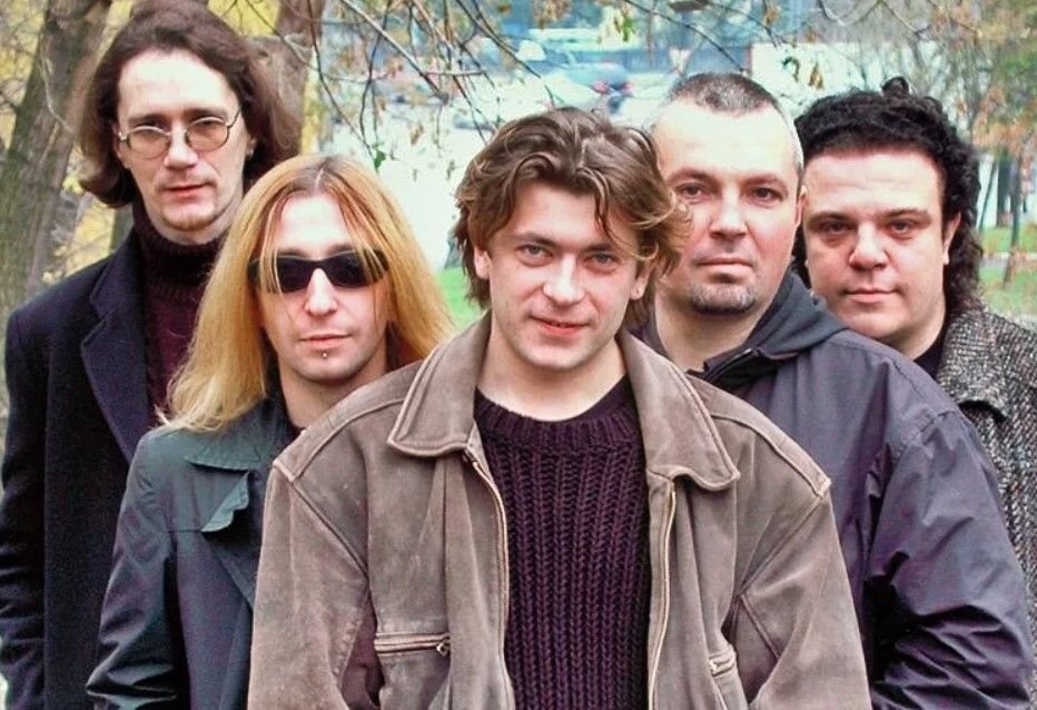 Николай справа