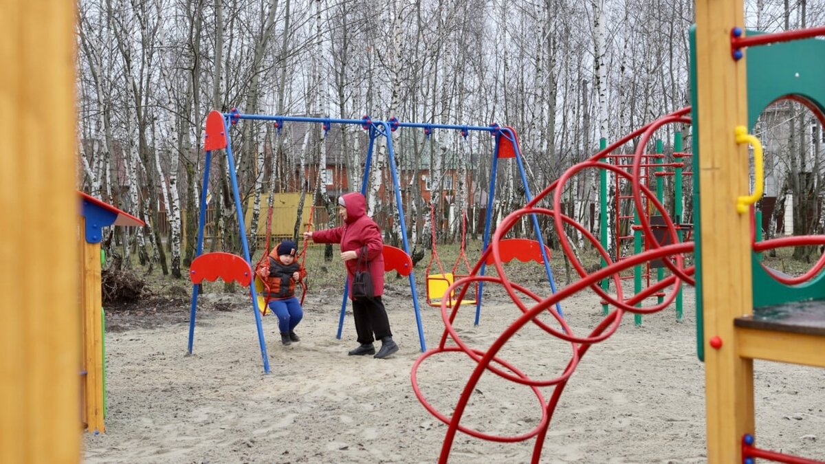    В Курске на 1-м Березовом переулке за счет "Народного бюджета" построили детскую площадку