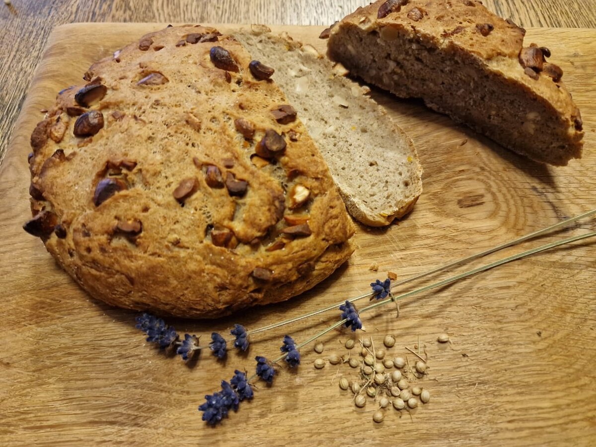 Простейшие рецепты вкусного, серого хлеба на каждый день. Печем хлеб без  добавок и консервантов, а с лавандой, пеканом, кориандром. | Фиолетовый сон  | Дзен