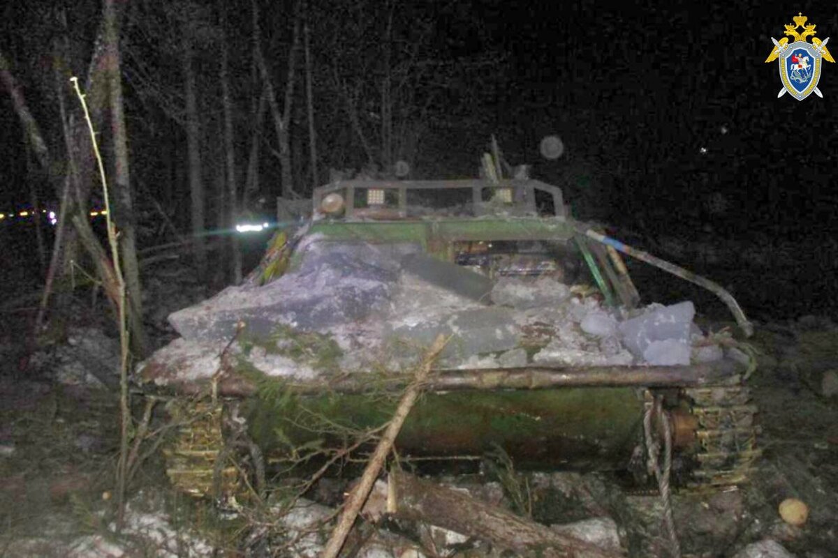 В настоящее время утонувший транспорт подняли на поверхность.  Фото: Пресс-служба СУ СКР по Иркутской области