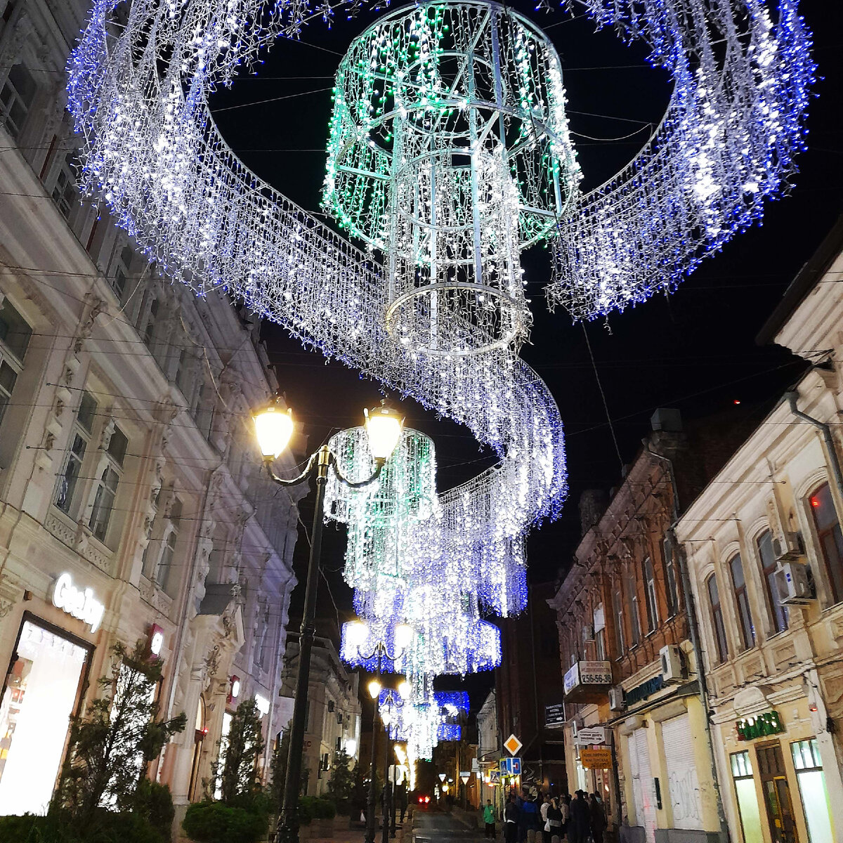 В Ростове-на-Дону, похоже, всегда праздник. На фото начало октября.