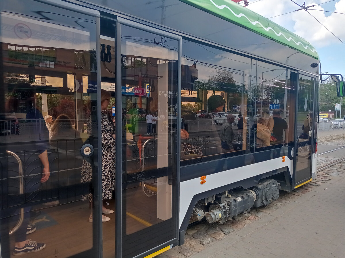 Калининградский трамвай - а какие раздвижные двери! 