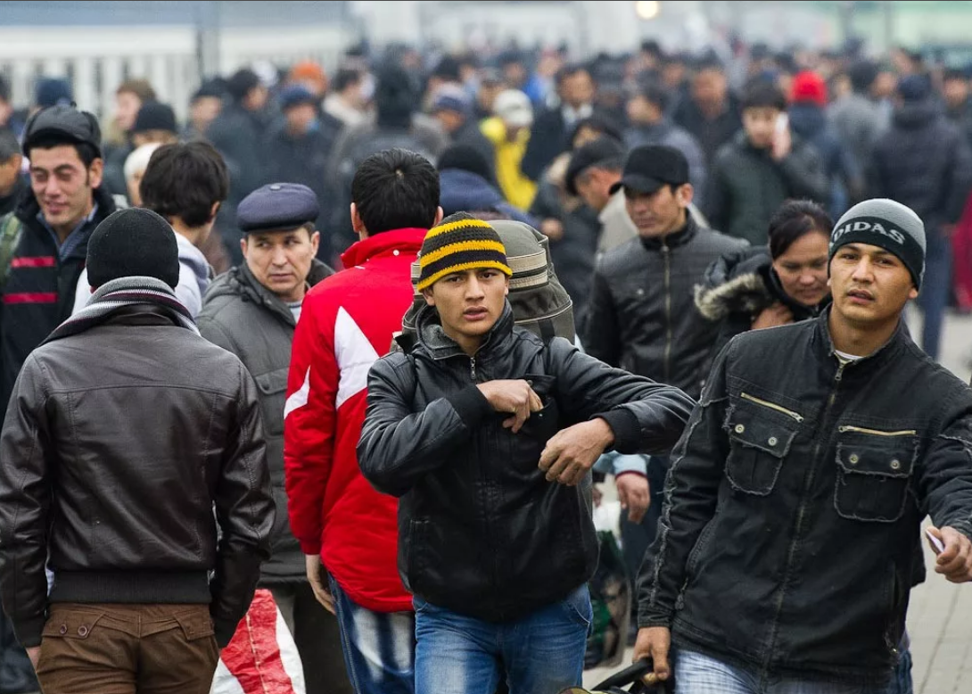 Молод,, здоров и силен. И лишь в строю, солдат не озорует.