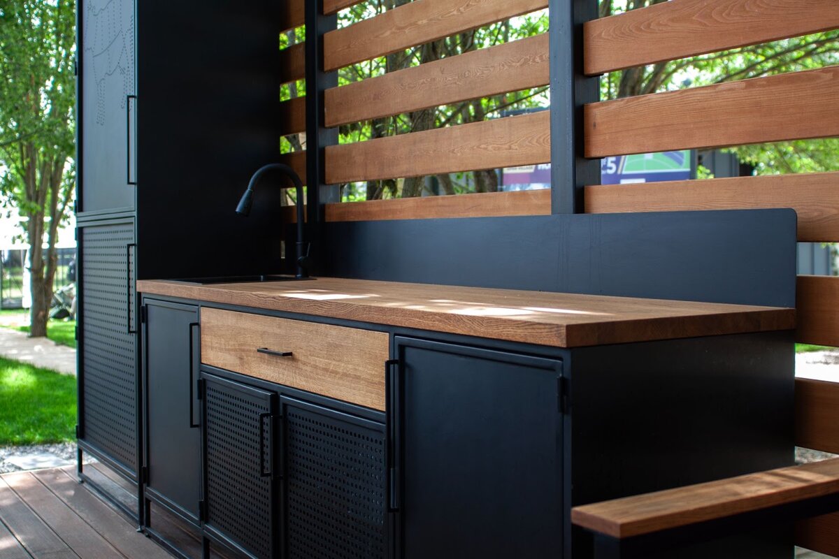 Для покрытия кухонной поверхности подойдет, например, льняное масло