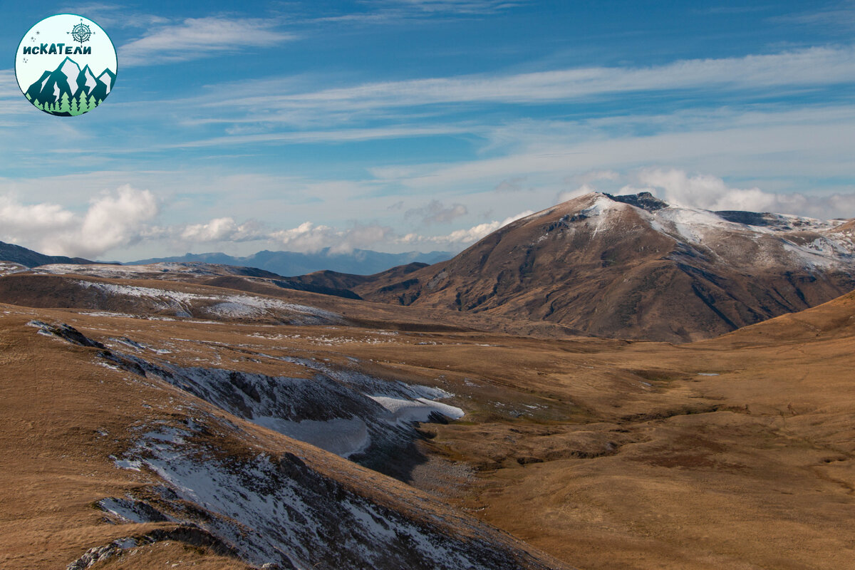 Нагорье Лаго-Наки с вершинами, припорошенными снежком